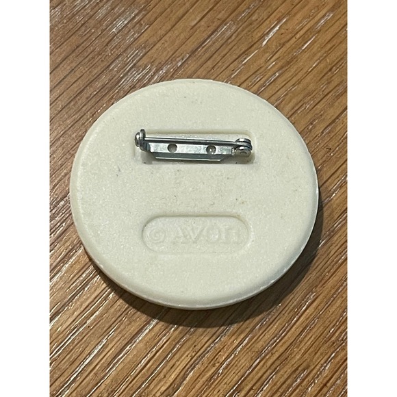 00103 -‎ Avon Floral Bouquet Porcelain Brooch Vintage Basket Weave Pin 1984 - Picture 3 of 5